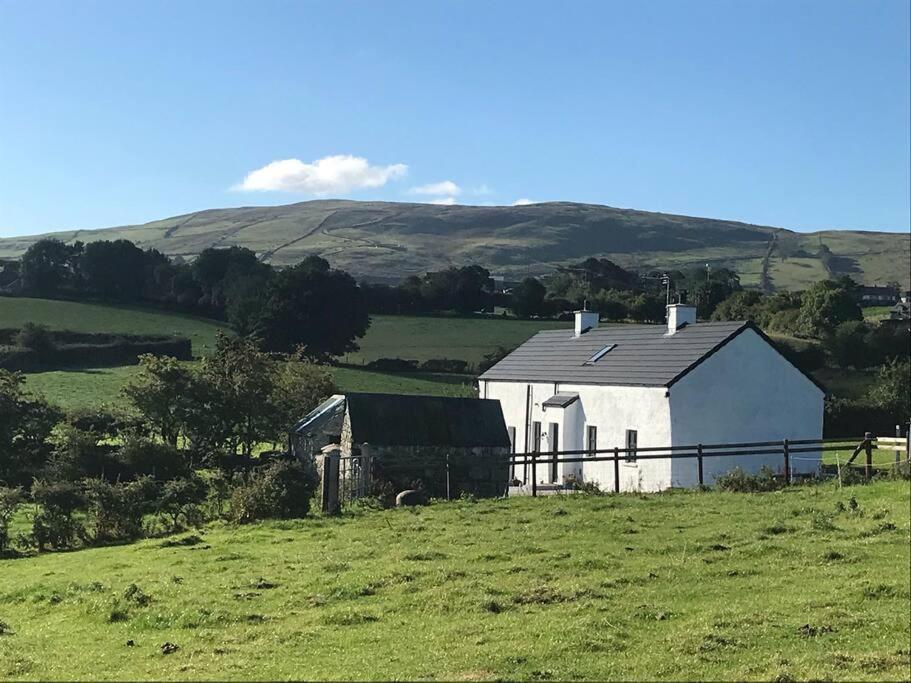 Mournes Family Cottage With Hot Tub Hilltown Bagian luar foto